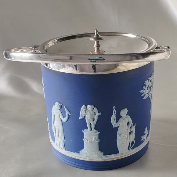 Antique Wedgwood Biscuit or Ice Barrel - Blue & White Jasperware - Picture 5 of 9